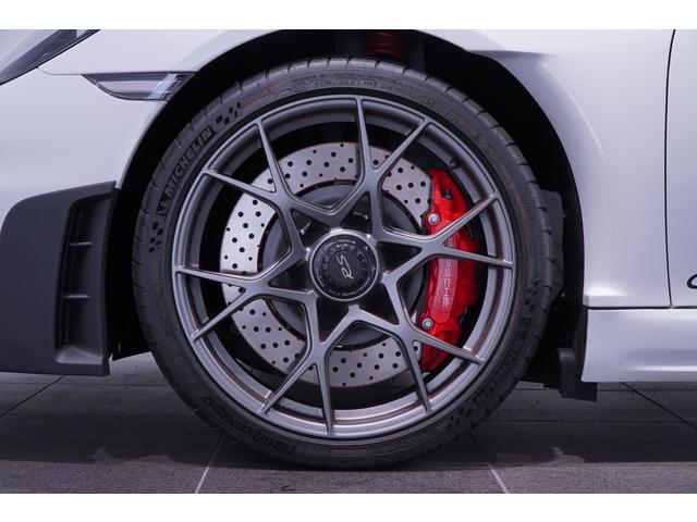 ７１８ケイマン ７１８ケイマンＧＴ４　ＲＳ　ヴァイザッハパッケージ　スポクロ　スポーツエグゾーストシステム　パークアシスト（前後）＋バックカメラ　フルバケットシート　クラブスポーツパッケージ　フロントアクスルリフトシステム　クロノパッケージ（5枚目）