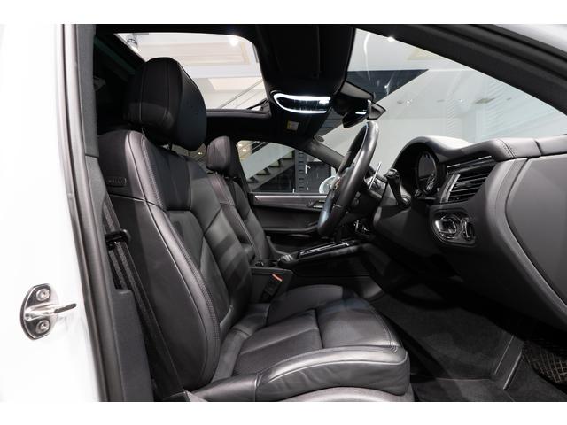 マカン マカンＧＴＳ　スポクロ　スポエグ　Ｐルーフ　ＢＯＳＥ　エアーサスペンション　サラウンドビューシステム　ＬＥＤライティングシステム　アダプティブクルーズコントロール　レーンキーピングアシスト　パワーステアリングプラス（3枚目）