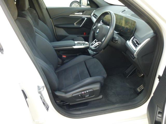 Ｘ１ ｘＤｒｉｖｅ　２０ｄ　Ｍスポーツ　アクティブクルーズコントロール　ヘッドアップディスプレイ　オートトランク　電動シートメモリー付　シートヒーター　ＥＴＣ２．０　ＬＥＤライト　コンフォートアクセス　バックカメラ　前後センサー（5枚目）