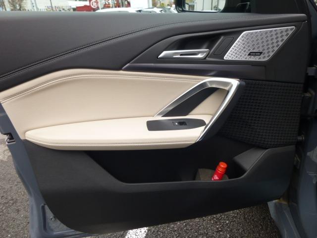 Ｘ１ ｘＤｒｉｖｅ　２０ｉ　Ｍスポーツ　ハイラインパック　パノラマガラスサンルーフ　ハーマンカードンオーディオシステム　ヘッドアップディスプレイ　オートトランク　電動シートメモリー付　アクティブクルーズコントロール　コンフォートアクセス　バックカメラ（10枚目）