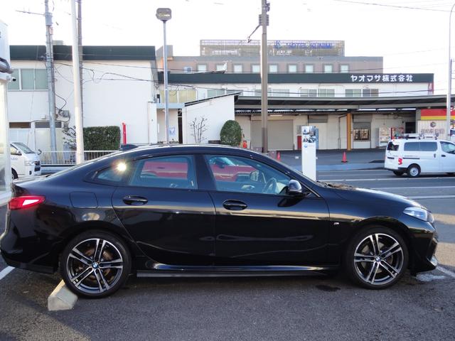 ２シリーズ ２１８ｉグランクーペ　Ｍスポーツ　ブラックレザー　アクティブクルーズコントロール　シートヒーター　電動シートメモリー付　パーキングアシスト　リバースアシスト　レーンアシスト　バックカメラ　前後センサー　コンフォートアクセス（3枚目）