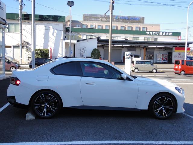 ２シリーズ ２２０ｉクーペ　Ｍスポーツ　シートヒーター　パドルシフト　電動シートメモリー付　ヘッドアップディスプレイ　コンフォートアクセス　パーキングアシスト　リバースアシスト　レーンアシスト　ＥＴＣ２．０　ＬＥＤライト　バックカメラ（3枚目）