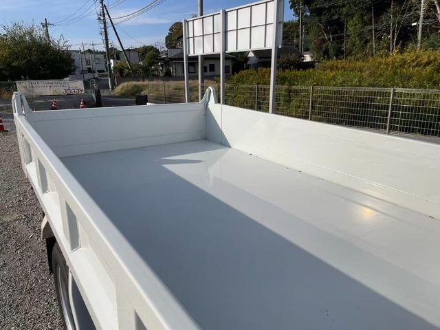 キャンター 全低床ダンプ 積載3t 標準10尺 5MT 全低床 ETC 鳥居上部角出し+枕木 助手席電動格納ミラー AM/FMラジオ(Bluetooth付) AdBlue LEDヘッドライト&LEDフォグランプ 4ナンバー(14枚目)