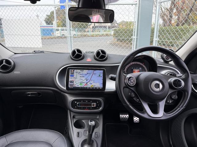 スマートフォーフォー BRABUS スポーツ 9インチナビ バックカメラ TV ディーラーメンテナンス 記録簿 360°ドラレコ ガラスルーフ シートヒーター カーボン調 ETC(26枚目)