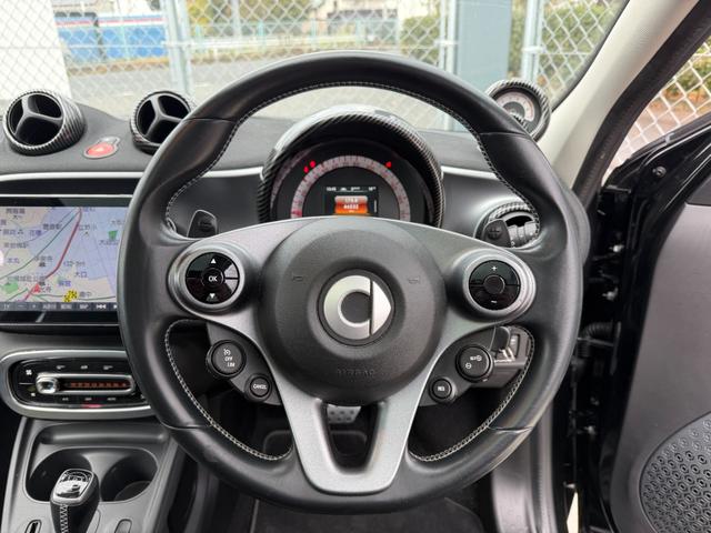 スマートフォーフォー BRABUS スポーツ 9インチナビ バックカメラ TV ディーラーメンテナンス 記録簿 360°ドラレコ ガラスルーフ シートヒーター カーボン調 ETC(27枚目)