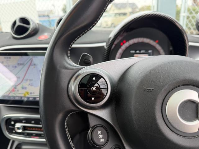 スマートフォーフォー BRABUS スポーツ 9インチナビ バックカメラ TV ディーラーメンテナンス 記録簿 360°ドラレコ ガラスルーフ シートヒーター カーボン調 ETC(28枚目)