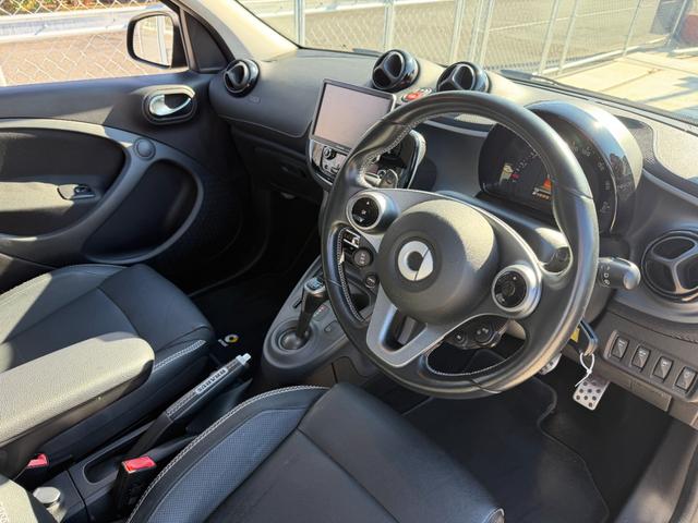 スマートフォーフォー ＢＲＡＢＵＳ　エクスクルーシブ　ナビ　バックカメラ　ドラレコ　ＥＴＣ　ガラスルーフ　レザーシート　シートヒーター（21枚目）