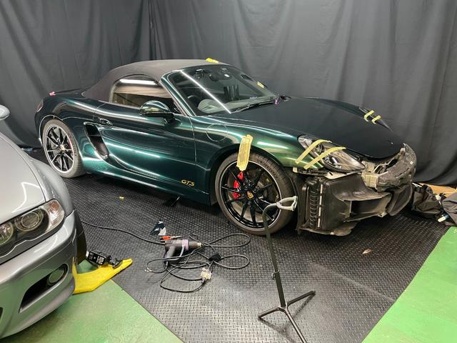 ボクスター ボクスターＧＴＳ　弊社下取　２０２３年５月弊社施工緑ラッピング　元色白　ヒーター　パドル　ＰＡＳＭ　バックカメラ（6枚目）