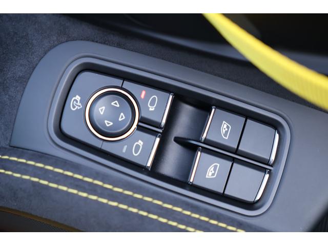 ７１８ケイマン ７１８ケイマンＧＴ４　ＬＥＤ４灯ＰＤＬＳプラス　６速ＭＴ　オールレザーインテリア　ヒーター　電動ミラーバックカメラ　禁煙（7枚目）
