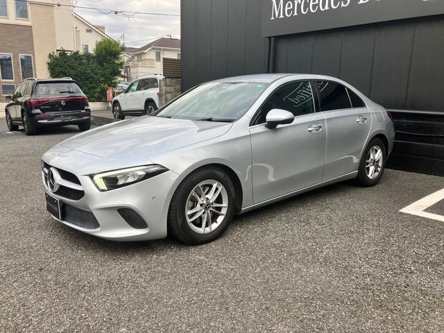 Aクラスセダン A200d セダン ディーゼルターボ 弊社社有車 ワイヤレスチャージング レーダーセーフティパッケージ パワーシート 禁煙車 スマートキー レーダーセーフティ パーキングアシスト 電動シート ナビTV ETC(3枚目)