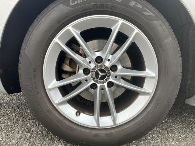 Aクラスセダン A200d セダン ディーゼルターボ 弊社社有車 ワイヤレスチャージング レーダーセーフティパッケージ パワーシート 禁煙車 スマートキー レーダーセーフティ パーキングアシスト 電動シート ナビTV ETC(7枚目)