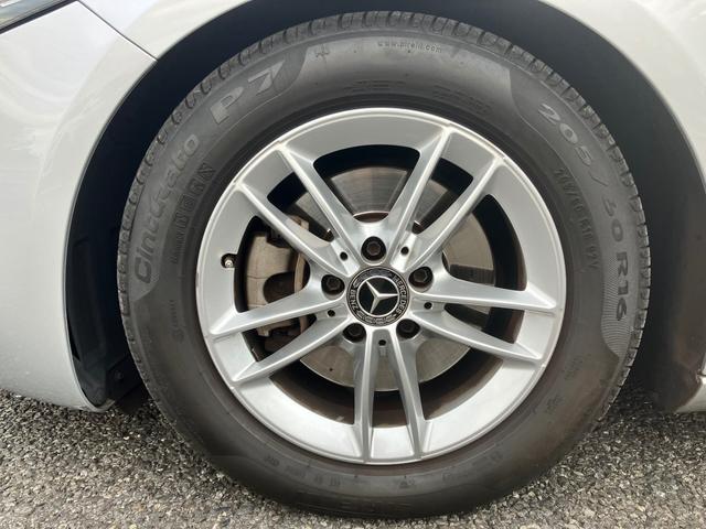 Aクラスセダン A200d セダン ディーゼルターボ 弊社社有車 ワイヤレスチャージング レーダーセーフティパッケージ パワーシート 禁煙車 スマートキー レーダーセーフティ パーキングアシスト 電動シート ナビTV ETC(9枚目)