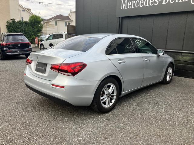 Aクラスセダン A200d セダン ディーゼルターボ 弊社社有車 ワイヤレスチャージング レーダーセーフティパッケージ パワーシート 禁煙車 スマートキー レーダーセーフティ パーキングアシスト 電動シート ナビTV ETC(13枚目)