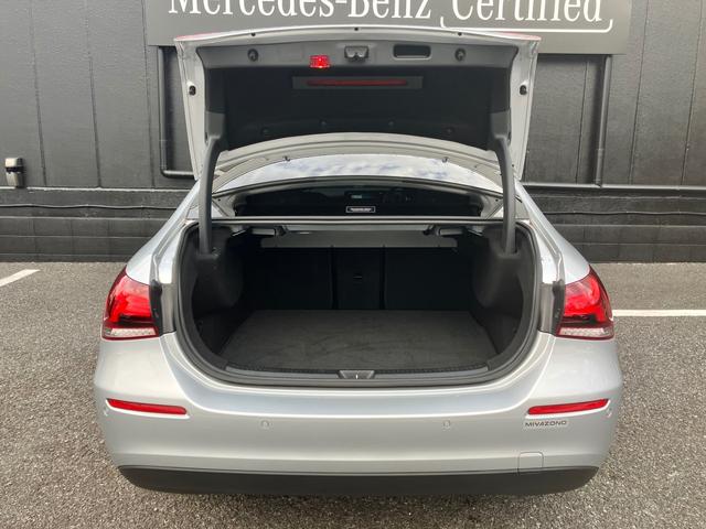 Aクラスセダン A200d セダン ディーゼルターボ 弊社社有車 ワイヤレスチャージング レーダーセーフティパッケージ パワーシート 禁煙車 スマートキー レーダーセーフティ パーキングアシスト 電動シート ナビTV ETC(14枚目)