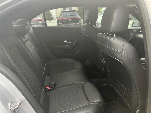 Aクラスセダン A200d セダン ディーゼルターボ 弊社社有車 ワイヤレスチャージング レーダーセーフティパッケージ パワーシート 禁煙車 スマートキー レーダーセーフティ パーキングアシスト 電動シート ナビTV ETC(18枚目)