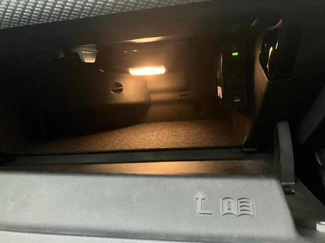 Aクラスセダン A200d セダン ディーゼルターボ 弊社社有車 ワイヤレスチャージング レーダーセーフティパッケージ パワーシート 禁煙車 スマートキー レーダーセーフティ パーキングアシスト 電動シート ナビTV ETC(29枚目)