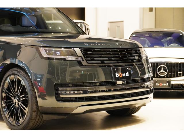 レンジローバー オートバイオグラフィーＤ３００スタンダードホイルベス　コントラストルーフ（ブラック）　シャドーエクステリアパック　２３インチＯＰアルミ　２４ウェイ電動フロントシート＆リアエグゼクティブクラスコンフォートシート　テールゲートイベントスイート　電動ステップ（4枚目）