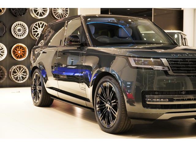 レンジローバー オートバイオグラフィーＤ３００スタンダードホイルベス　コントラストルーフ（ブラック）　シャドーエクステリアパック　２３インチＯＰアルミ　２４ウェイ電動フロントシート＆リアエグゼクティブクラスコンフォートシート　テールゲートイベントスイート　電動ステップ（6枚目）
