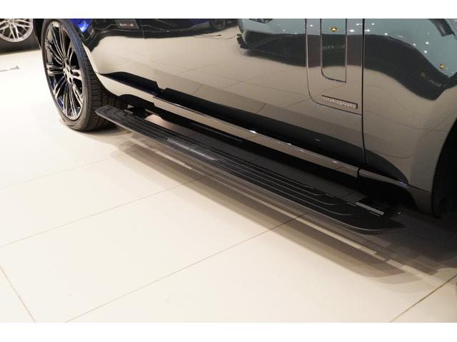 レンジローバー オートバイオグラフィーＤ３００スタンダードホイルベス　コントラストルーフ（ブラック）　シャドーエクステリアパック　２３インチＯＰアルミ　２４ウェイ電動フロントシート＆リアエグゼクティブクラスコンフォートシート　テールゲートイベントスイート　電動ステップ（7枚目）