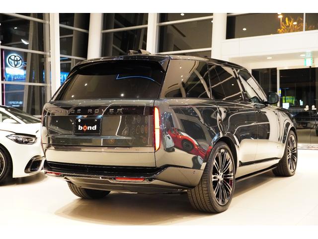 レンジローバー オートバイオグラフィーＤ３００スタンダードホイルベス　コントラストルーフ（ブラック）　シャドーエクステリアパック　２３インチＯＰアルミ　２４ウェイ電動フロントシート＆リアエグゼクティブクラスコンフォートシート　テールゲートイベントスイート　電動ステップ（12枚目）