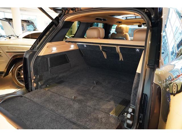 レンジローバー オートバイオグラフィーＤ３００スタンダードホイルベス　コントラストルーフ（ブラック）　シャドーエクステリアパック　２３インチＯＰアルミ　２４ウェイ電動フロントシート＆リアエグゼクティブクラスコンフォートシート　テールゲートイベントスイート　電動ステップ（14枚目）