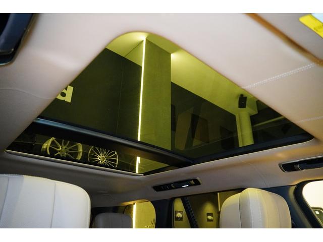 レンジローバー オートバイオグラフィーＤ３００スタンダードホイルベス　コントラストルーフ（ブラック）　シャドーエクステリアパック　２３インチＯＰアルミ　２４ウェイ電動フロントシート＆リアエグゼクティブクラスコンフォートシート　テールゲートイベントスイート　電動ステップ（21枚目）