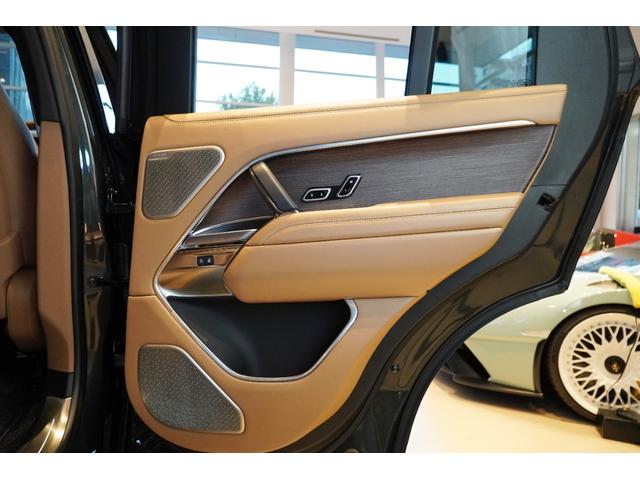 レンジローバー オートバイオグラフィーＤ３００スタンダードホイルベス　コントラストルーフ（ブラック）　シャドーエクステリアパック　２３インチＯＰアルミ　２４ウェイ電動フロントシート＆リアエグゼクティブクラスコンフォートシート　テールゲートイベントスイート　電動ステップ（24枚目）