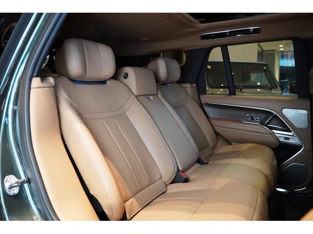 レンジローバー オートバイオグラフィーＤ３００スタンダードホイルベス　コントラストルーフ（ブラック）　シャドーエクステリアパック　２３インチＯＰアルミ　２４ウェイ電動フロントシート＆リアエグゼクティブクラスコンフォートシート　テールゲートイベントスイート　電動ステップ（25枚目）