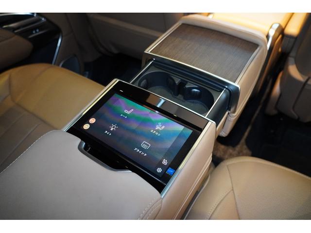 レンジローバー オートバイオグラフィーＤ３００スタンダードホイルベス　コントラストルーフ（ブラック）　シャドーエクステリアパック　２３インチＯＰアルミ　２４ウェイ電動フロントシート＆リアエグゼクティブクラスコンフォートシート　テールゲートイベントスイート　電動ステップ（27枚目）