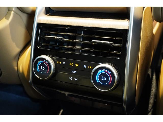 レンジローバー オートバイオグラフィーＤ３００スタンダードホイルベス　コントラストルーフ（ブラック）　シャドーエクステリアパック　２３インチＯＰアルミ　２４ウェイ電動フロントシート＆リアエグゼクティブクラスコンフォートシート　テールゲートイベントスイート　電動ステップ（28枚目）