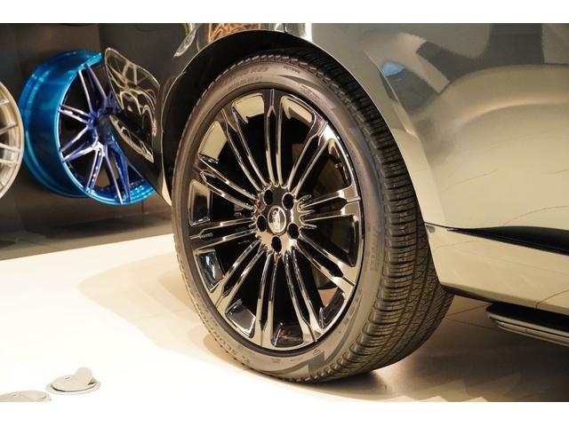 レンジローバー オートバイオグラフィーＤ３００スタンダードホイルベス　コントラストルーフ（ブラック）　シャドーエクステリアパック　２３インチＯＰアルミ　２４ウェイ電動フロントシート＆リアエグゼクティブクラスコンフォートシート　テールゲートイベントスイート　電動ステップ（43枚目）