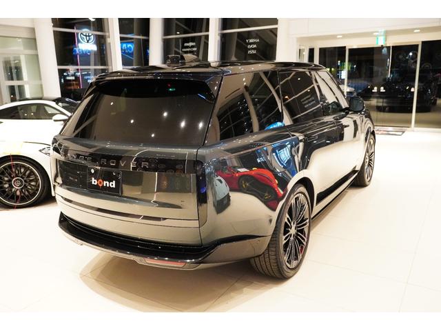レンジローバー オートバイオグラフィーＤ３００スタンダードホイルベス　コントラストルーフ（ブラック）　シャドーエクステリアパック　２３インチＯＰアルミ　２４ウェイ電動フロントシート＆リアエグゼクティブクラスコンフォートシート　テールゲートイベントスイート　電動ステップ（45枚目）