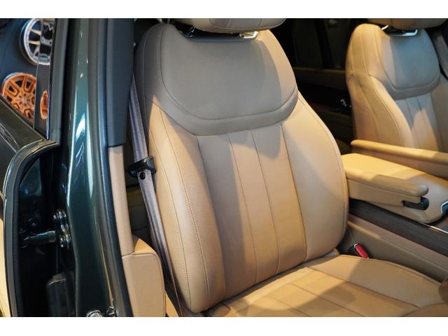 レンジローバー オートバイオグラフィーＤ３００スタンダードホイルベス　コントラストルーフ（ブラック）　シャドーエクステリアパック　２３インチＯＰアルミ　２４ウェイ電動フロントシート＆リアエグゼクティブクラスコンフォートシート　テールゲートイベントスイート　電動ステップ（65枚目）