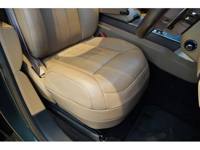 レンジローバー オートバイオグラフィーＤ３００スタンダードホイルベス　コントラストルーフ（ブラック）　シャドーエクステリアパック　２３インチＯＰアルミ　２４ウェイ電動フロントシート＆リアエグゼクティブクラスコンフォートシート　テールゲートイベントスイート　電動ステップ（66枚目）