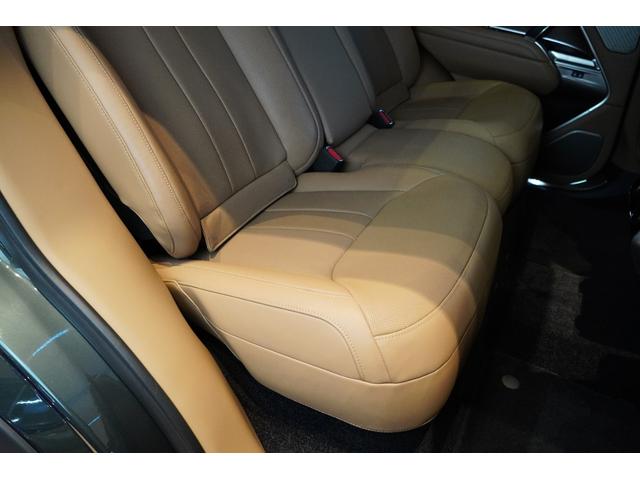 レンジローバー オートバイオグラフィーＤ３００スタンダードホイルベス　コントラストルーフ（ブラック）　シャドーエクステリアパック　２３インチＯＰアルミ　２４ウェイ電動フロントシート＆リアエグゼクティブクラスコンフォートシート　テールゲートイベントスイート　電動ステップ（69枚目）