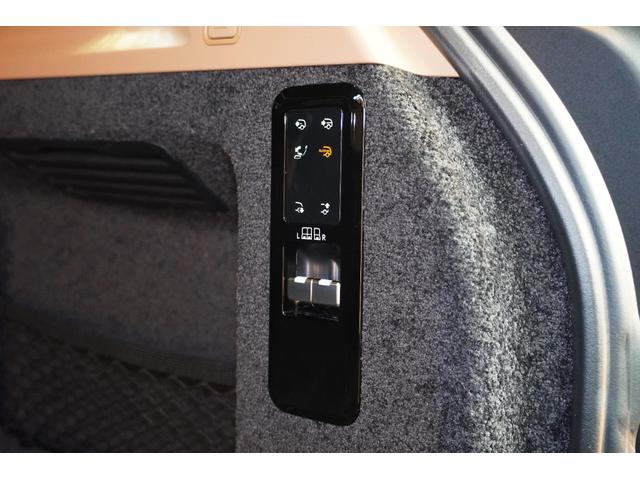 レンジローバー オートバイオグラフィーＤ３００スタンダードホイルベス　コントラストルーフ（ブラック）　シャドーエクステリアパック　２３インチＯＰアルミ　２４ウェイ電動フロントシート＆リアエグゼクティブクラスコンフォートシート　テールゲートイベントスイート　電動ステップ（72枚目）