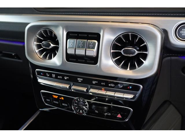 Gクラス G63 電動サイドステップ Gmanufakturプログラムプラス/インテリアプラスPKG マットブラック21インチAMG5ツインスポークAW Gmanufakturボディーカラー(マグノナイトブラック)(17枚目)