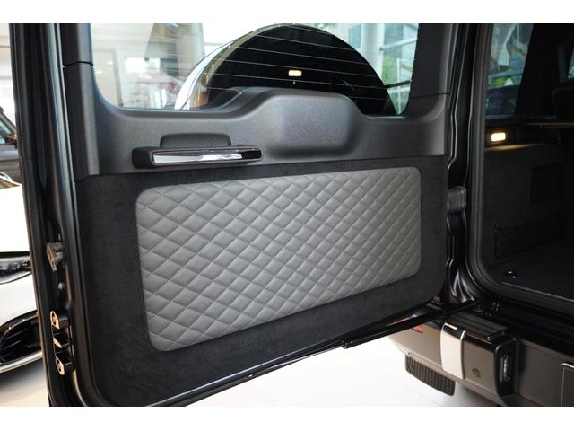 Gクラス G63 電動サイドステップ Gmanufakturプログラムプラス/インテリアプラスPKG マットブラック21インチAMG5ツインスポークAW Gmanufakturボディーカラー(マグノナイトブラック)(27枚目)