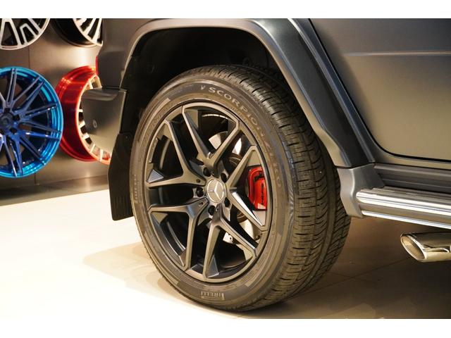Gクラス G63 電動サイドステップ Gmanufakturプログラムプラス/インテリアプラスPKG マットブラック21インチAMG5ツインスポークAW Gmanufakturボディーカラー(マグノナイトブラック)(42枚目)
