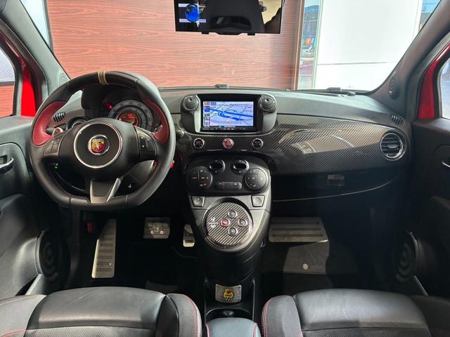 アバルト６９５ トリブートフェラーリ ベースグレード　正規ディーラー車　世界限定１６９６台　左Ｈ　Ｓａｂｅｌｔ製カーボンバケットシート　専用エクステリア　１７インチアロイ（2枚目）