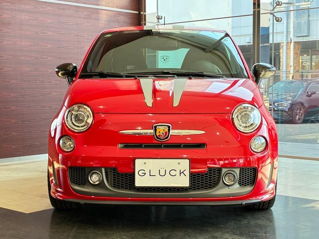 アバルト６９５ トリブートフェラーリ ベースグレード　正規ディーラー車　世界限定１６９６台　左Ｈ　Ｓａｂｅｌｔ製カーボンバケットシート　専用エクステリア　１７インチアロイ（3枚目）