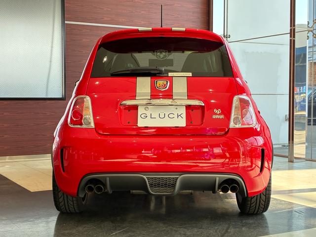 アバルト６９５ トリブートフェラーリ ベースグレード　正規ディーラー車　世界限定１６９６台　左Ｈ　Ｓａｂｅｌｔ製カーボンバケットシート　専用エクステリア　１７インチアロイ（8枚目）