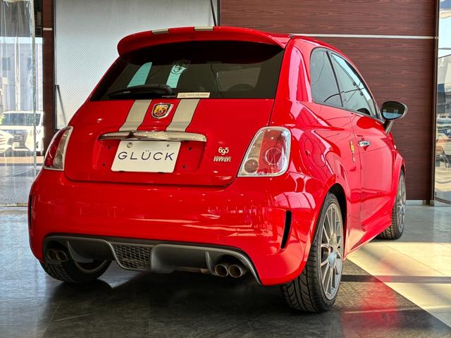 アバルト６９５ トリブートフェラーリ ベースグレード　正規ディーラー車　世界限定１６９６台　左Ｈ　Ｓａｂｅｌｔ製カーボンバケットシート　専用エクステリア　１７インチアロイ（9枚目）