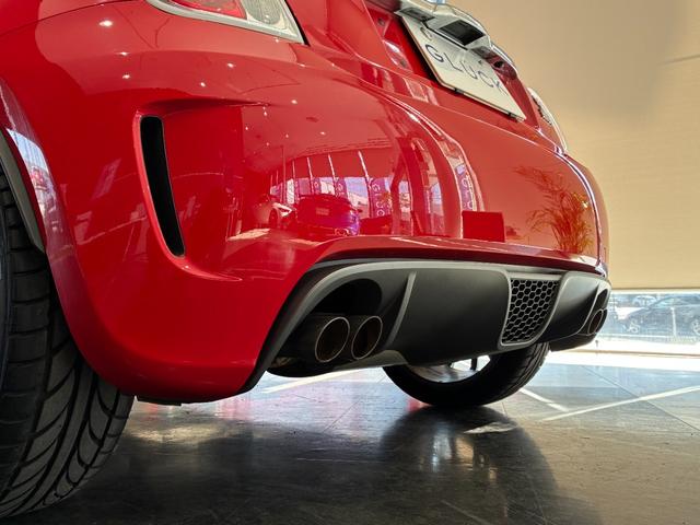 アバルト６９５ トリブートフェラーリ ベースグレード　正規ディーラー車　世界限定１６９６台　左Ｈ　Ｓａｂｅｌｔ製カーボンバケットシート　専用エクステリア　１７インチアロイ（10枚目）