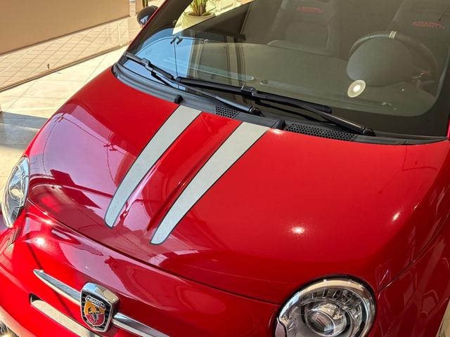 アバルト６９５ トリブートフェラーリ ベースグレード　正規ディーラー車　世界限定１６９６台　左Ｈ　Ｓａｂｅｌｔ製カーボンバケットシート　専用エクステリア　１７インチアロイ（13枚目）