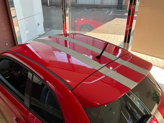 アバルト６９５ トリブートフェラーリ ベースグレード　正規ディーラー車　世界限定１６９６台　左Ｈ　Ｓａｂｅｌｔ製カーボンバケットシート　専用エクステリア　１７インチアロイ（14枚目）