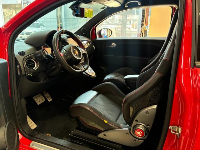 アバルト６９５ トリブートフェラーリ ベースグレード　正規ディーラー車　世界限定１６９６台　左Ｈ　Ｓａｂｅｌｔ製カーボンバケットシート　専用エクステリア　１７インチアロイ（18枚目）