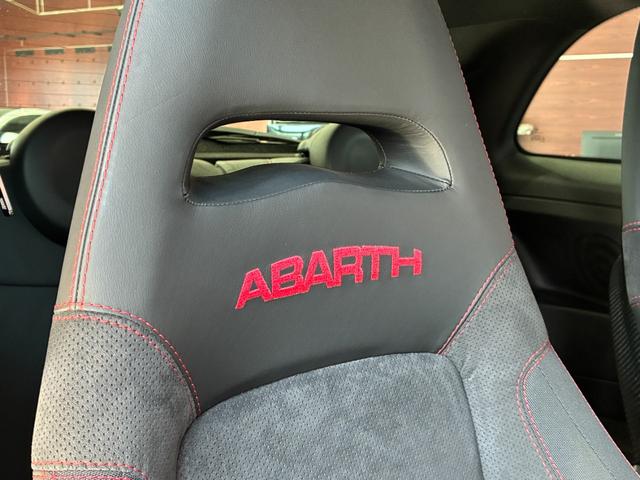 アバルト６９５ トリブートフェラーリ ベースグレード　正規ディーラー車　世界限定１６９６台　左Ｈ　Ｓａｂｅｌｔ製カーボンバケットシート　専用エクステリア　１７インチアロイ（20枚目）