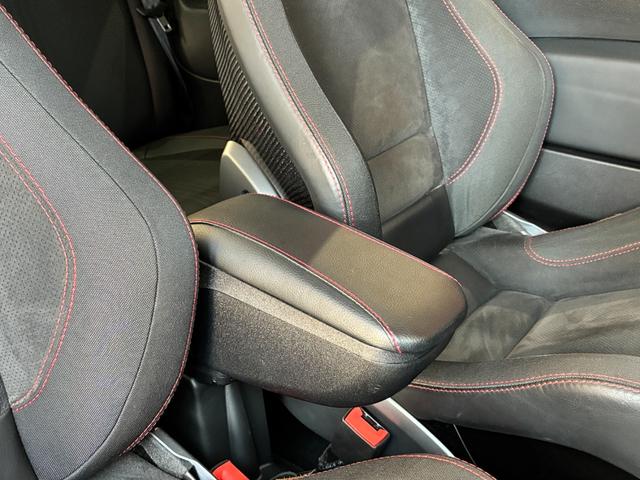 アバルト６９５ トリブートフェラーリ ベースグレード　正規ディーラー車　世界限定１６９６台　左Ｈ　Ｓａｂｅｌｔ製カーボンバケットシート　専用エクステリア　１７インチアロイ（25枚目）