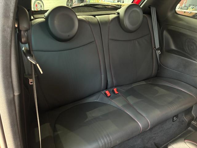 アバルト６９５ トリブートフェラーリ ベースグレード　正規ディーラー車　世界限定１６９６台　左Ｈ　Ｓａｂｅｌｔ製カーボンバケットシート　専用エクステリア　１７インチアロイ（29枚目）